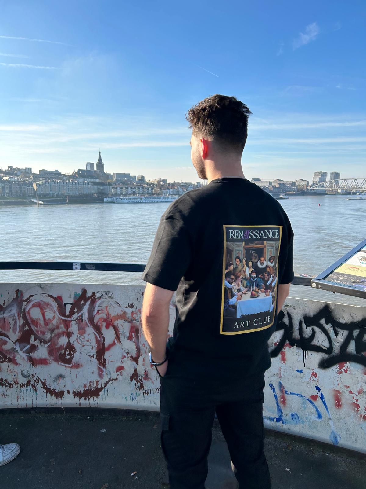 Renaissance Art Club T-shirt met kunstwerk van Raphael, unieke combinatie van stijl en kunst, perfect voor dagelijks gebruik