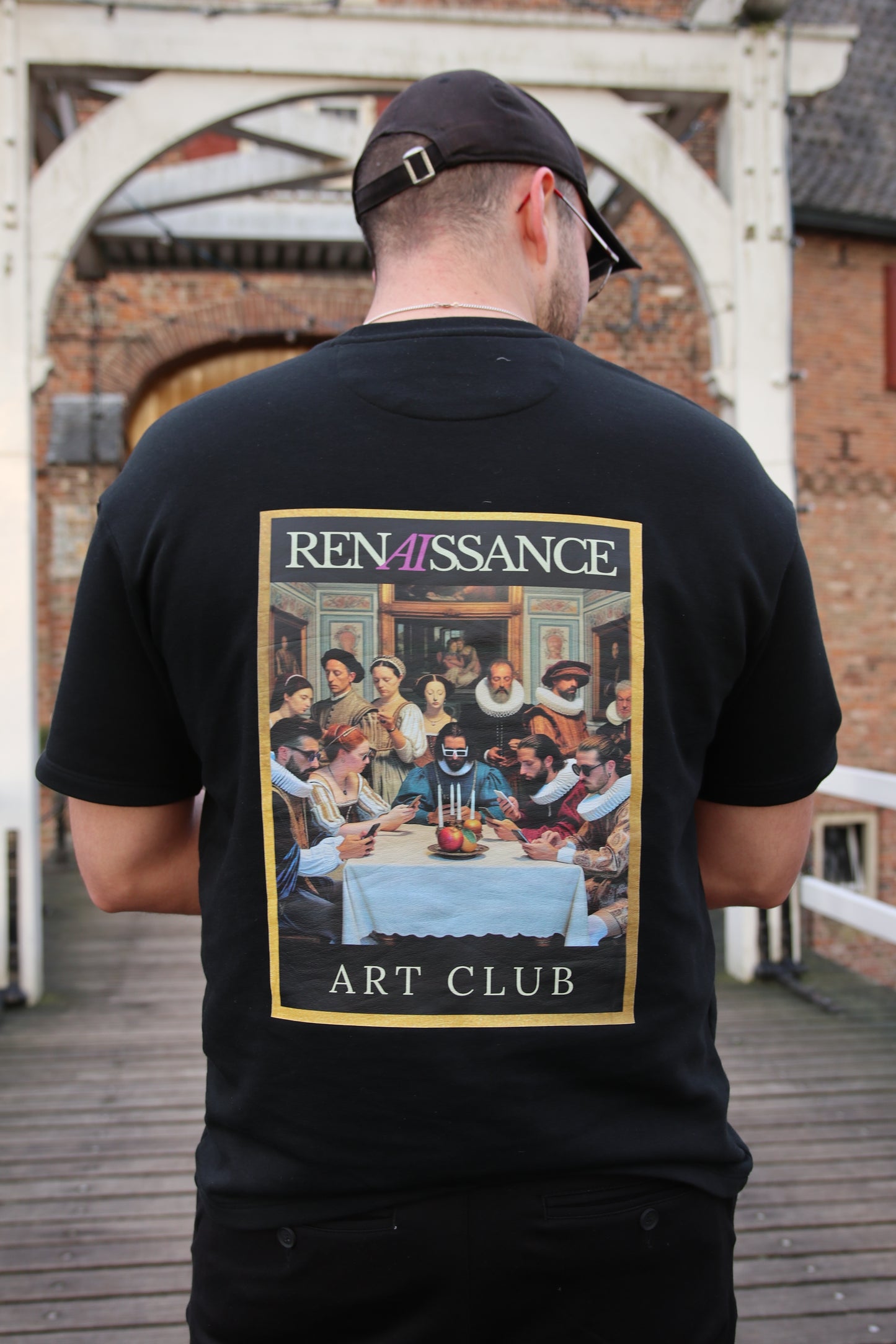 Renaissance Art Club T-shirt met kunstwerk van Leonardo da Vinci, hoogwaardige katoenmix, beschikbaar in verschillende maten en kleuren.